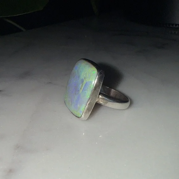 Elegant .925 Silver Opal Ring - Picture 3 of 6